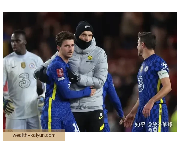 克鲁伊夫战术地位解析：影响力持续显现与当代足球理念融合